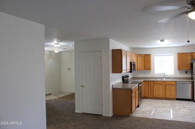 Building Photo - 2568 W Tanner Ranch Rd