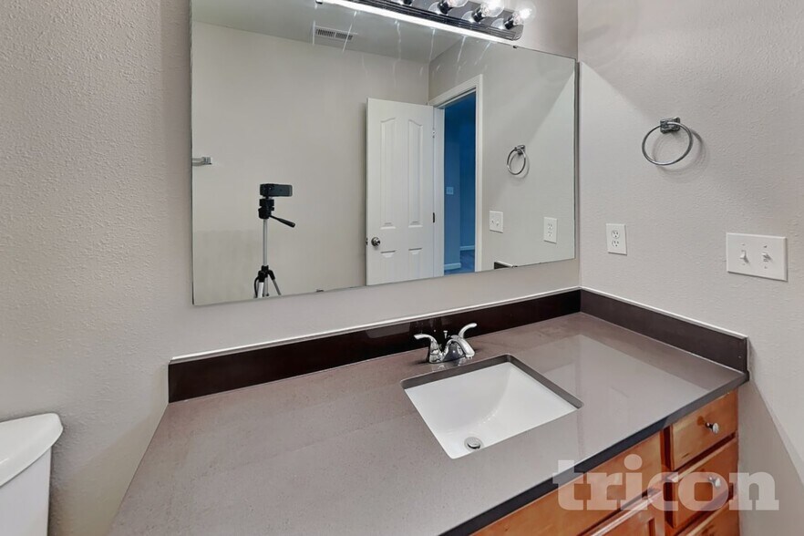 Building Photo - 1129 Hawick Dr