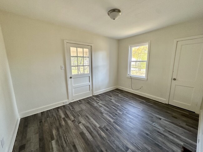 Building Photo - 2026 Lee Ct SW