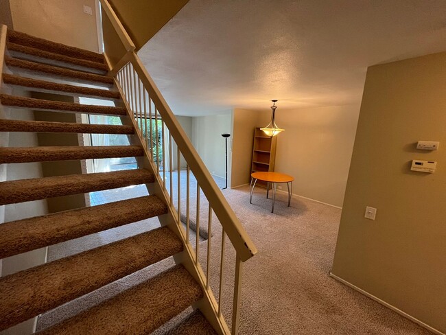 Building Photo - Spacious 2 bed 2 bath condo available in t...