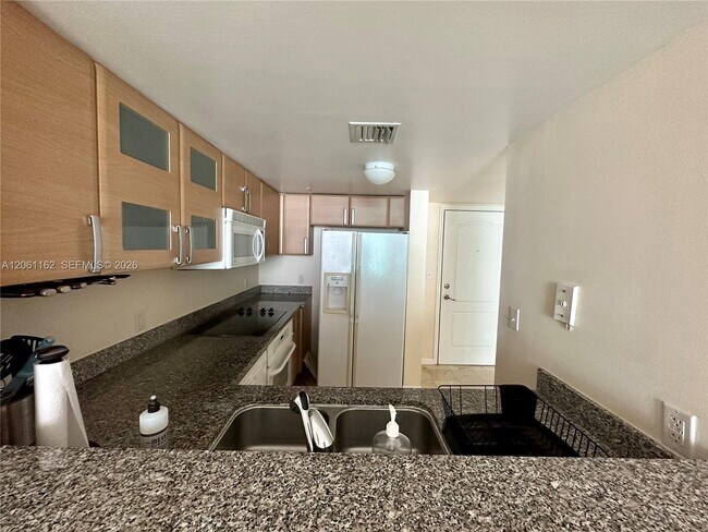 Building Photo - 2101 Brickell Ave