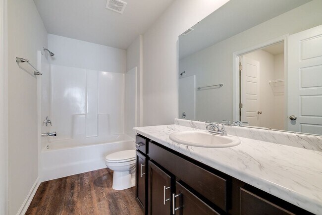 Building Photo - Open-Concept 3BED 2.5 BATH Townhome with Lawn Care Included!