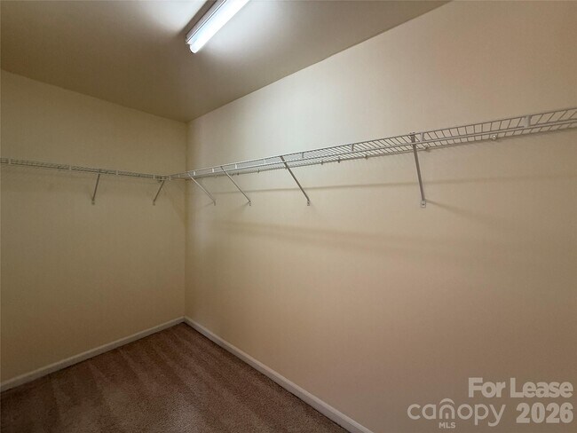 Building Photo - 9766 Blossom Hill Dr