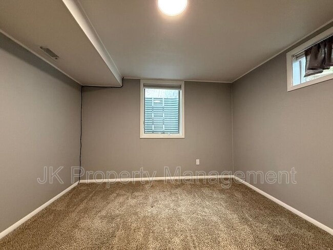 Building Photo - 512 52nd St S