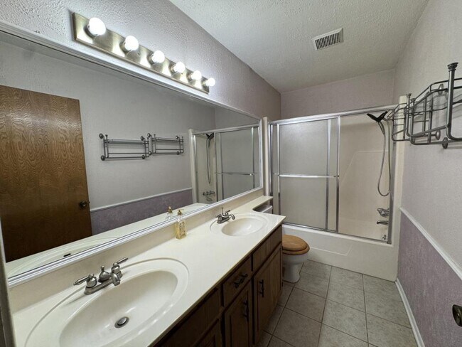 Building Photo - 104 Ridgewood Dr