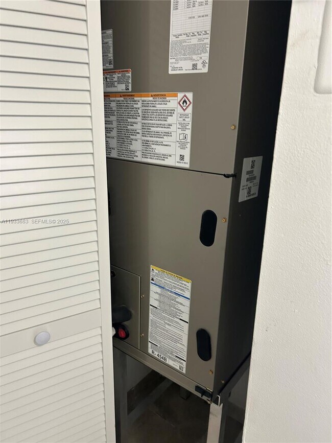 Building Photo - 9729 Hammocks Blvd