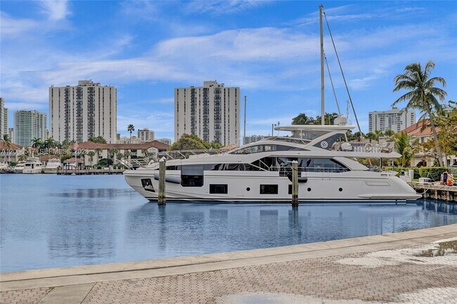 Building Photo - 3610 Yacht Club Dr