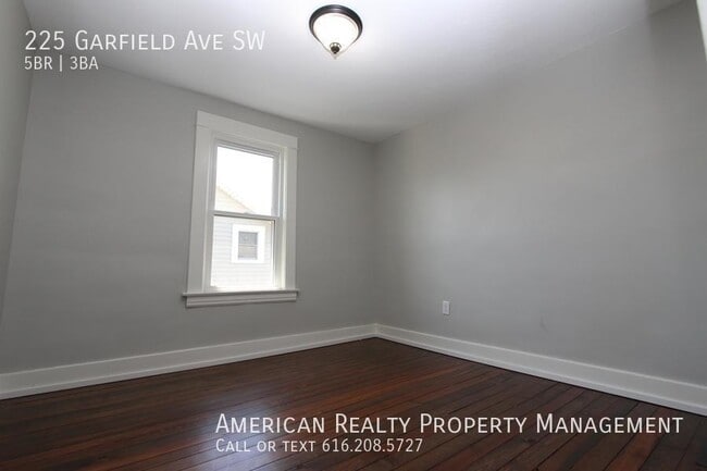 Building Photo - 225 Garfield Ave SW