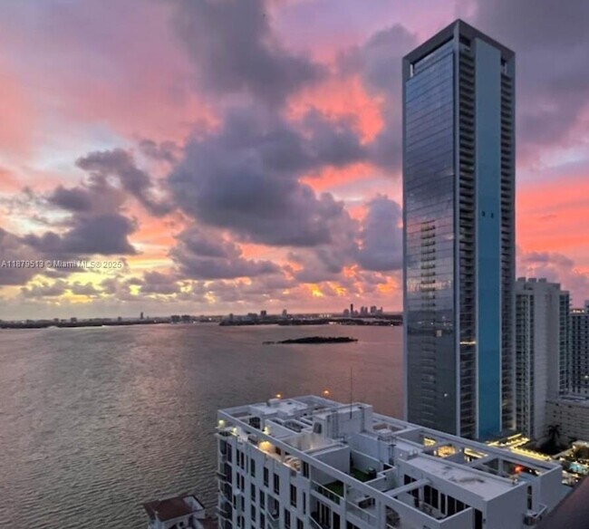 Building Photo - 460 NE 28th St