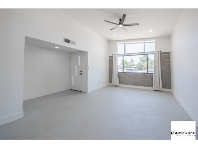 Building Photo - Rare 5/3 Tempe House with Casita and Priva...