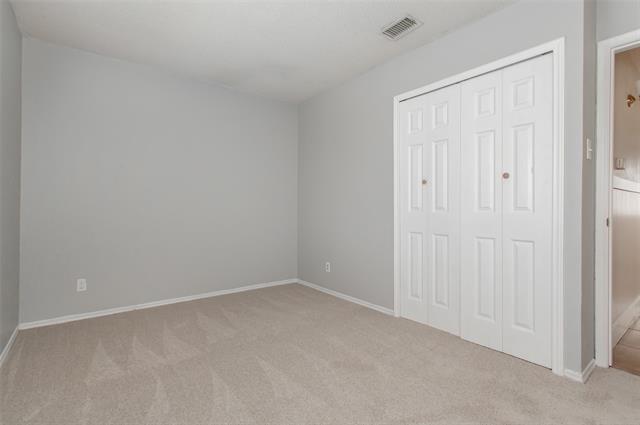 Building Photo - 2121 Travis Dr