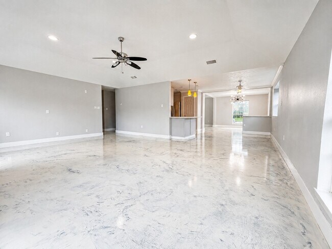 Building Photo - 15719 Red Springs Dr