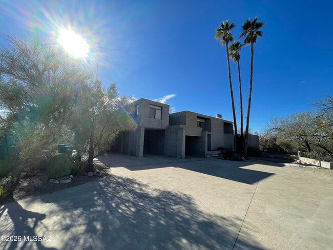 Building Photo - 6531 N Pontatoc Rd