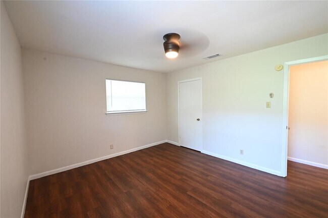 Building Photo - 1503 Valleyridge Dr