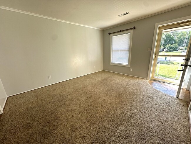 Building Photo - Charming 3BR/1.5BA Home in Oxford Heights Subdivision