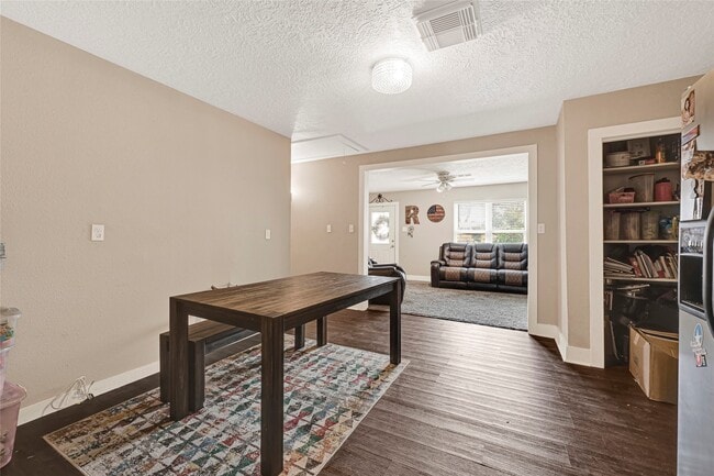 Building Photo - 2302 Hoskins Dr