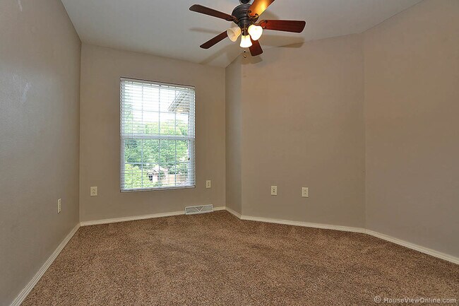 Building Photo - 1345/1347 Amblewood