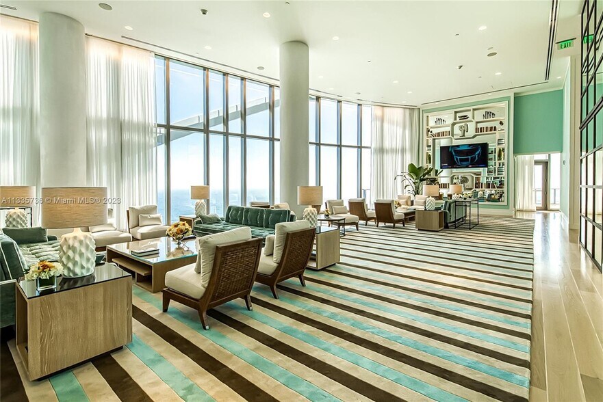 Building Photo - 15701 Collins Ave