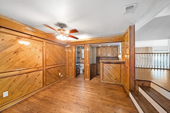 Building Photo - 6923 Mossridge Dr