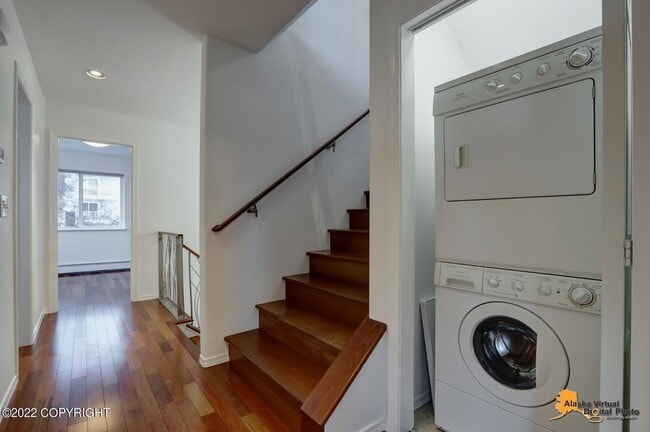 Building Photo - 1305 W 7th Ave