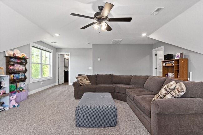 Building Photo - 4 Bedroom Near Post With River Access For ...