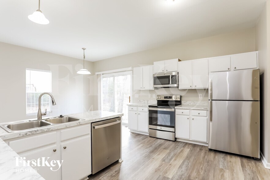 Building Photo - 708 Marjam Ln