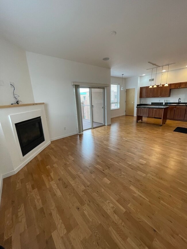 Building Photo - 2/BED 2/BATH WITH UTILITIES INCLUDED! VIEW...