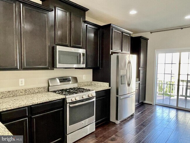Building Photo - 201 Woodstream Cir
