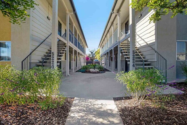 Building Photo - Mesa Village