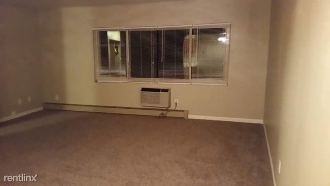 Building Photo - 1 br, 1 bath Apartment - 422 Estberg Avenue