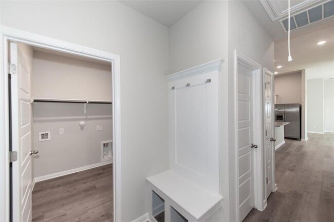 Building Photo - 383 Cross Barn Blvd