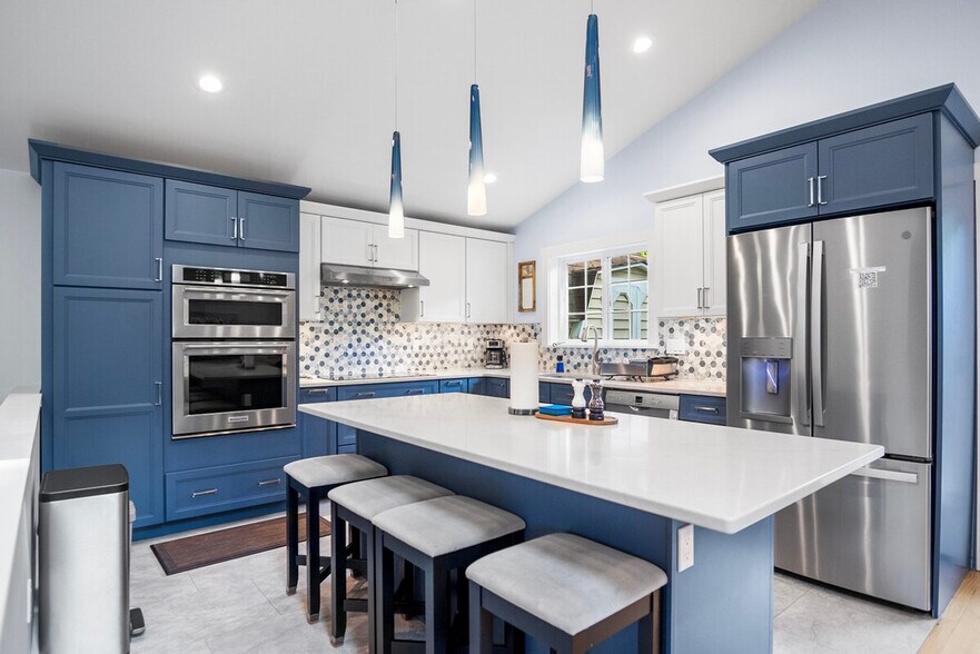 Building Photo - 5257 37th Ave SW