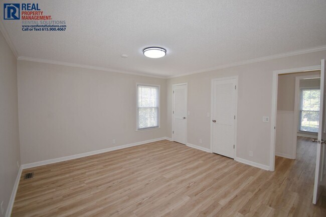 Building Photo - 2107 Londonderry Dr