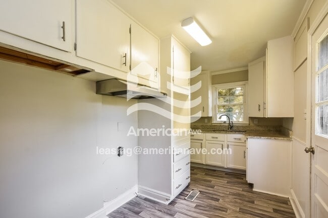 Building Photo - 1810 College St SE