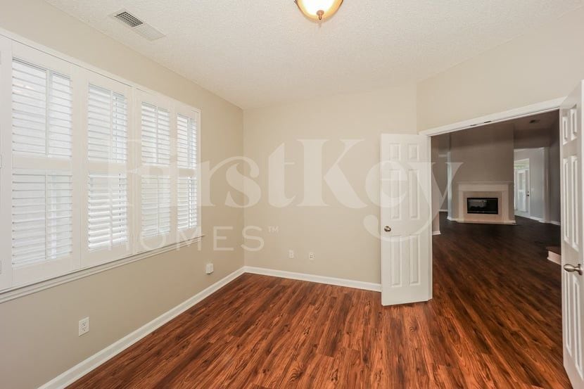 Building Photo - 17 Arbor Way