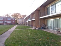 Building Photo - 5818 107th Ct Way