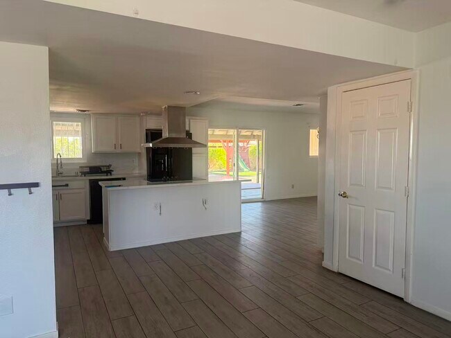 Building Photo - 1662 Shadow Mountain Pl