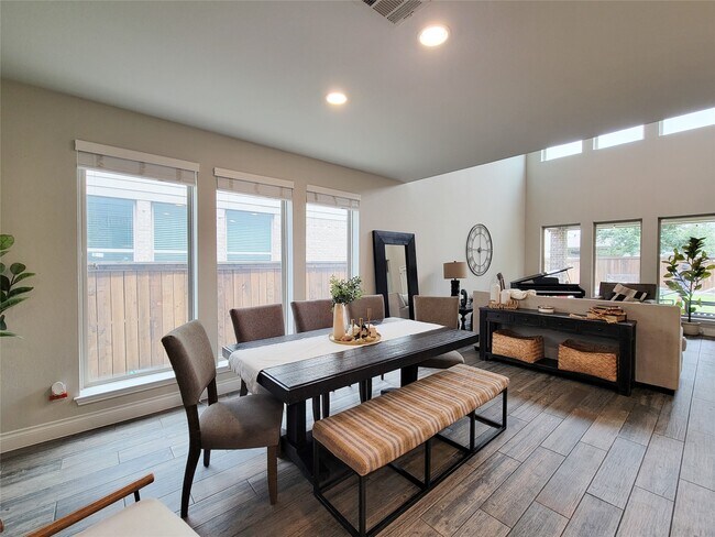 Building Photo - 16030 Muster Oak Dr