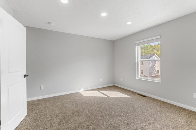 Building Photo - 388 N Franklin St