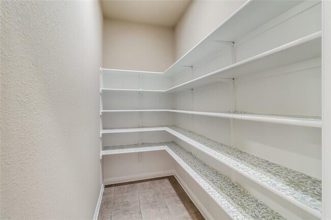Building Photo - 401 Silver Trail