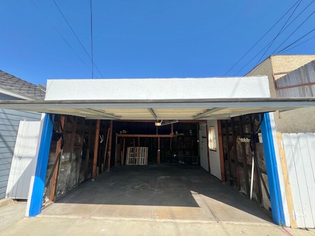 Building Photo - Charming Belmont Shore Bungalow close to 2...