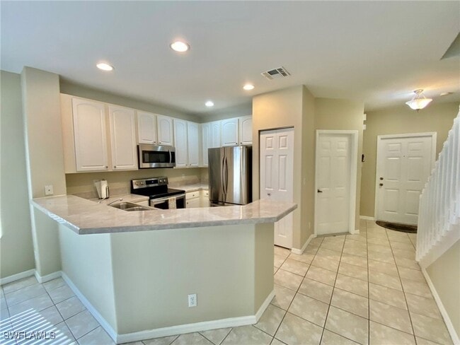 Building Photo - 8151 Pacific Beach Dr