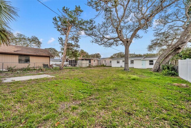 Building Photo - 798 26th Ave E