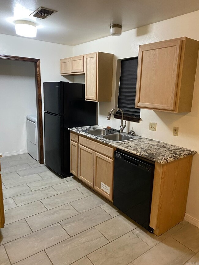 Building Photo - 11603 Warren Rd