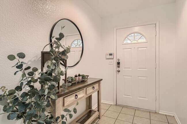 Building Photo - Fully Furnished 3 Bedroom near Greenbelt in Southeast Austin- Easy Access to 35!