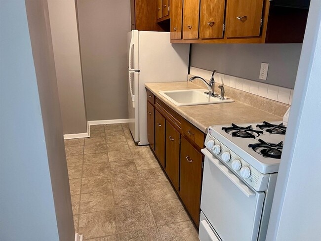 Building Photo - 225 St Pauls Ave