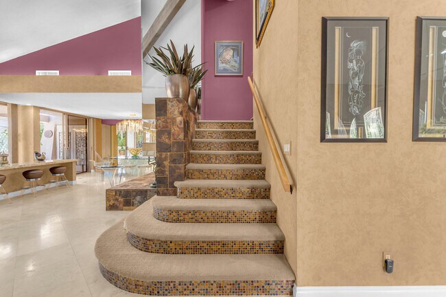 Building Photo - 216 W Kavenish Dr