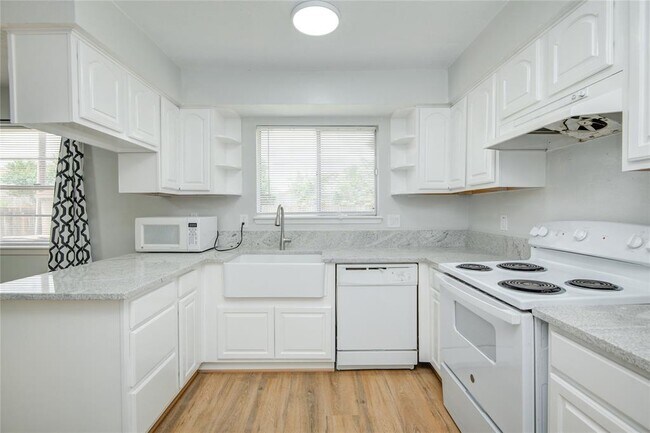 Building Photo - 23415 Verngate Dr
