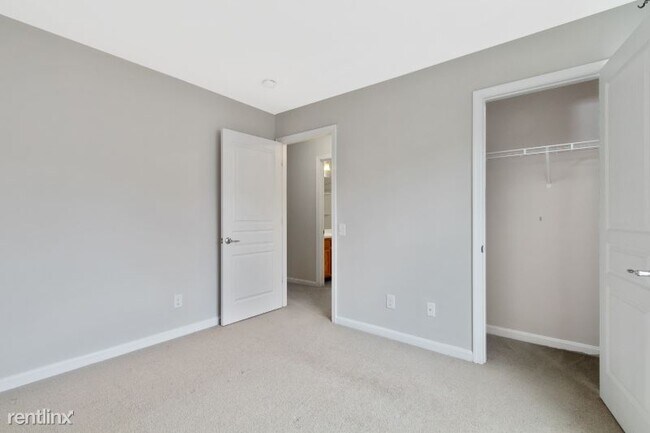 Building Photo - 3 br, 2.5 bath Townhome - 43 Shire Ct