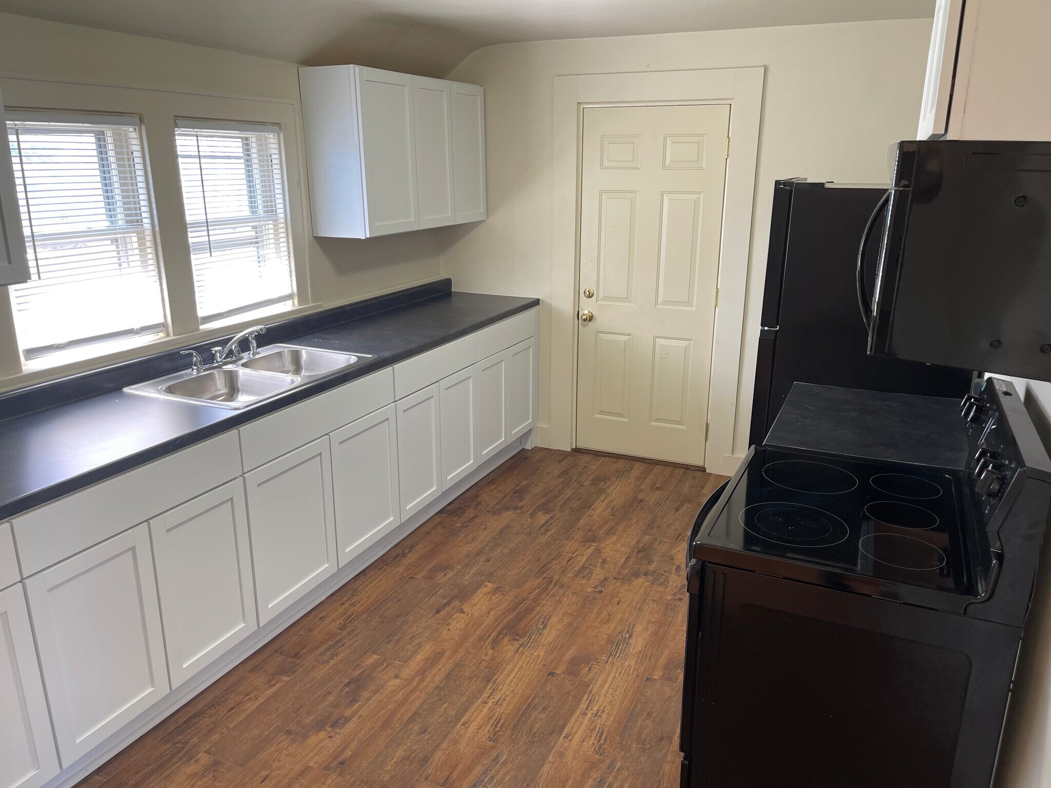 Building Photo - 821 Wright St